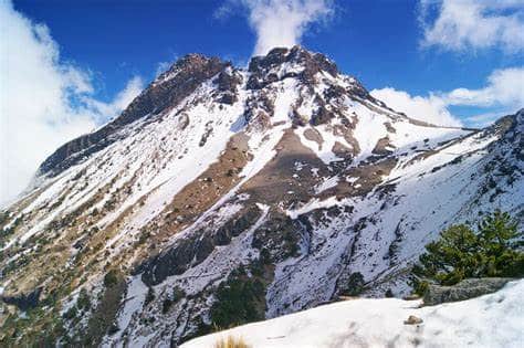 LOCALIZAN A DOS TAPATÍOS EXTRAVIADOS EN EL NEVADO DE COLIMA