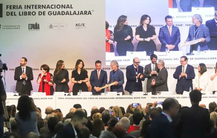 LEMUS DESTINARÁ RECURSOS PARA LA FIL DURANTE SU GESTIÓN COMO GOBERNADOR