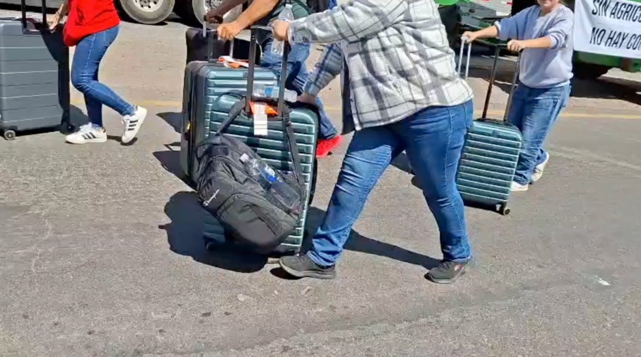 BLOQUEOS CARRETEROS AFECTAN A USUARIOS DE LA NUEVA CENTRAL CAMIONERA DE TLAQUEPAQUE