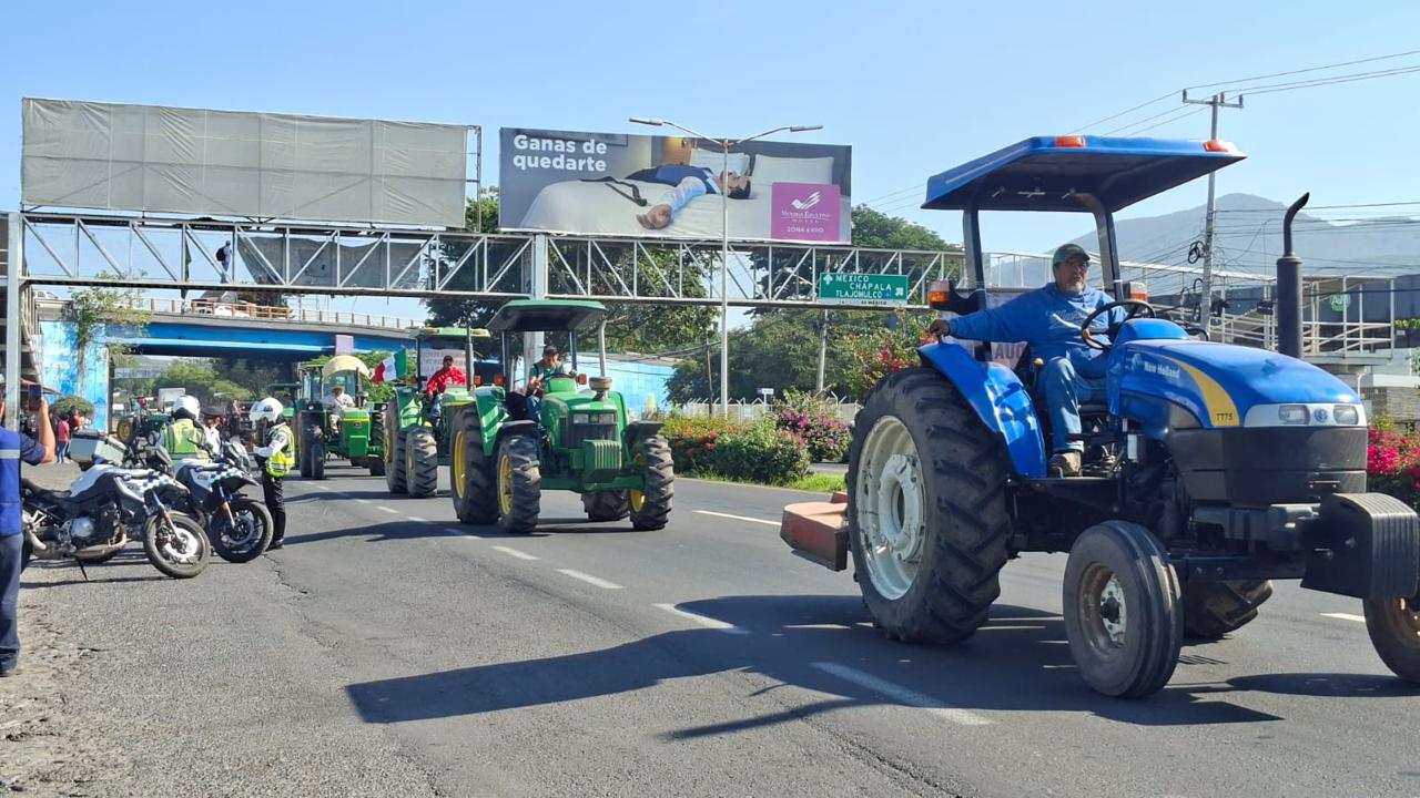 AGRICULTORES DE JALISCO SE MANIFIESTAN DE MANERA PACÍFICA EN PUNTOS CARRETEROS