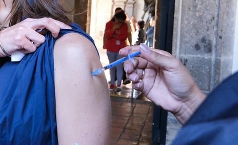 LLAMAN A REVISAR CARTILLA NACIONAL DE VACUNACIÓN ANTE 143 CASOS DE SARAMPIÓN EN JALISCO