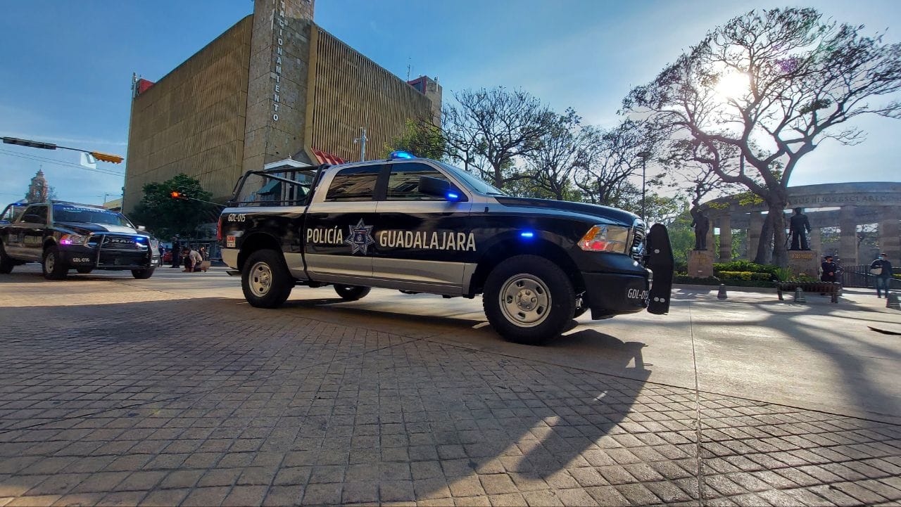 FRUSTRAN SECUESTRO VIRTUAL EN GUADALAJARA; RESCATAN A JOVEN EN LA GLORIETA DE LA NORMAL