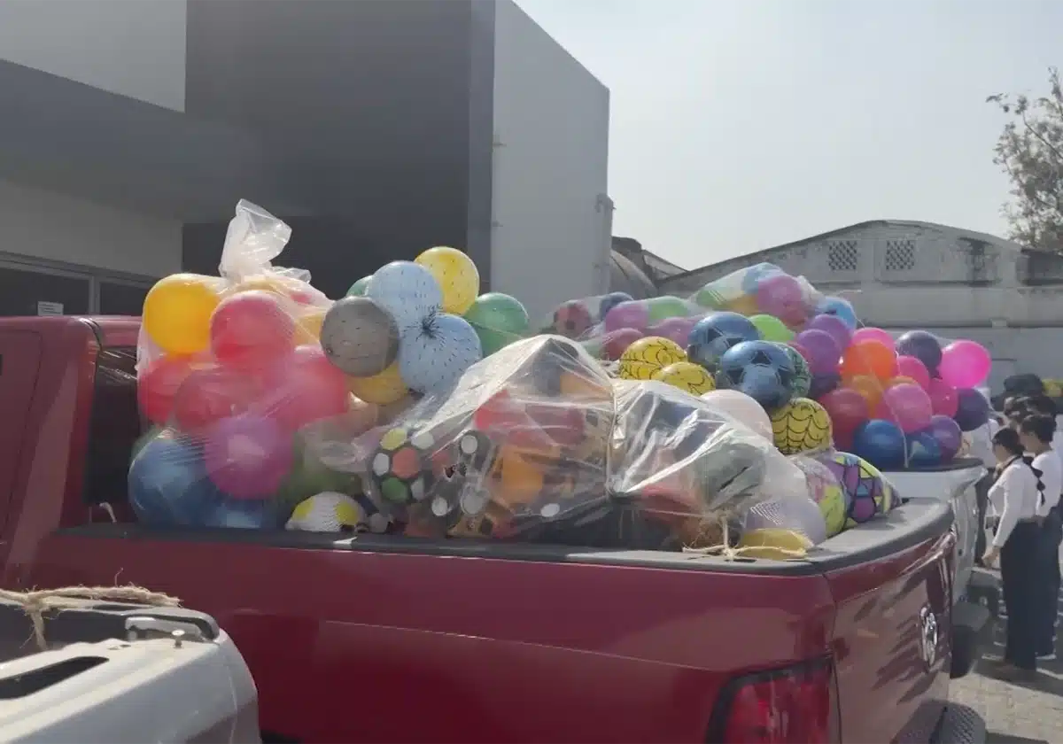 FISCALÍA ESTATAL ENTREGA 10 MIL JUGUETES AL DIF JALISCO PARA REGALARLOS A NIÑAS Y NIÑOS