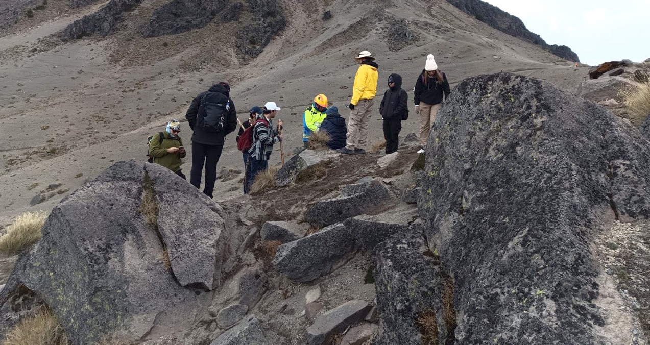 PROTECCIÓN CIVIL BRINDA APOYO A EXCURSIONISTAS EN NEVADO DE COLIMA