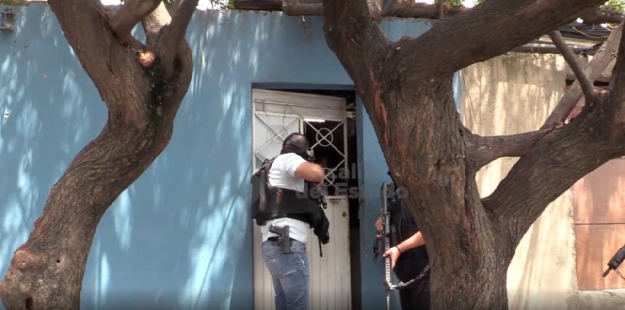 DETIENEN A DOS ADOLESCENTES POR ROBO CON VIOLENCIA A TIENDA DE ABARROTES EN GUADALAJARA